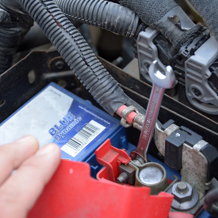 how to change a car battery