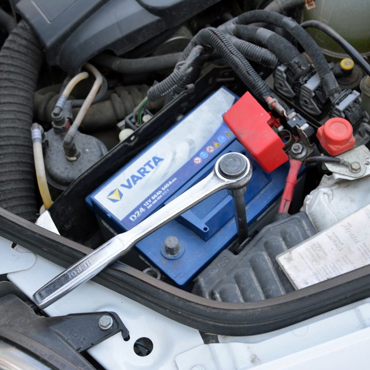 how to change a car battery