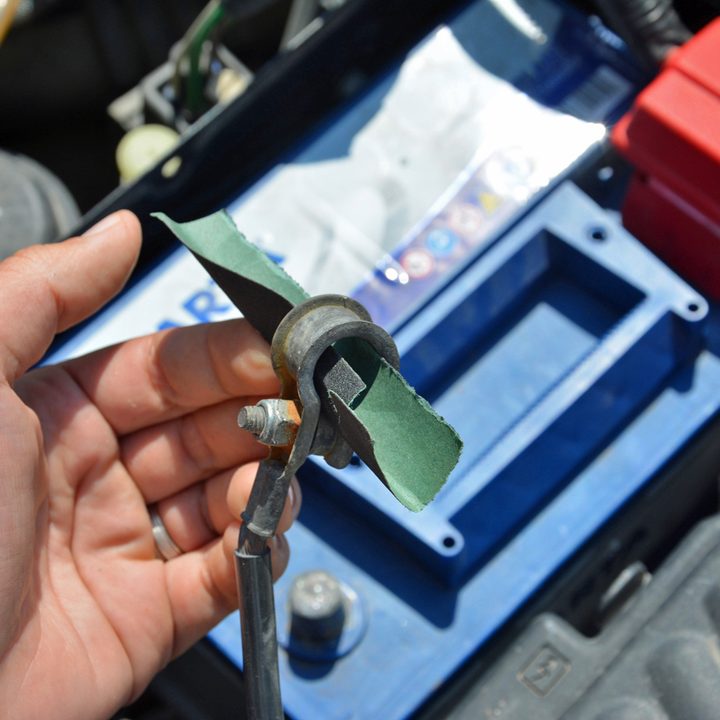 how to change a car battery