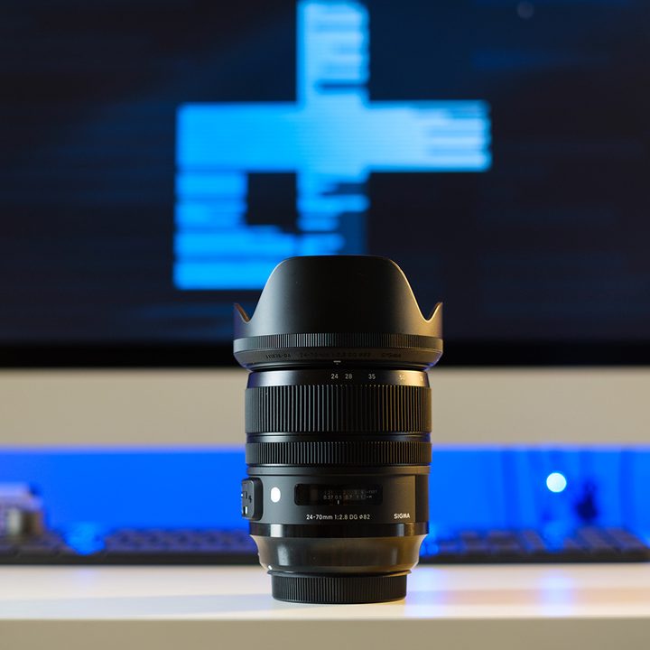 Sigma 24-70mm F2.8 Art review on desk
