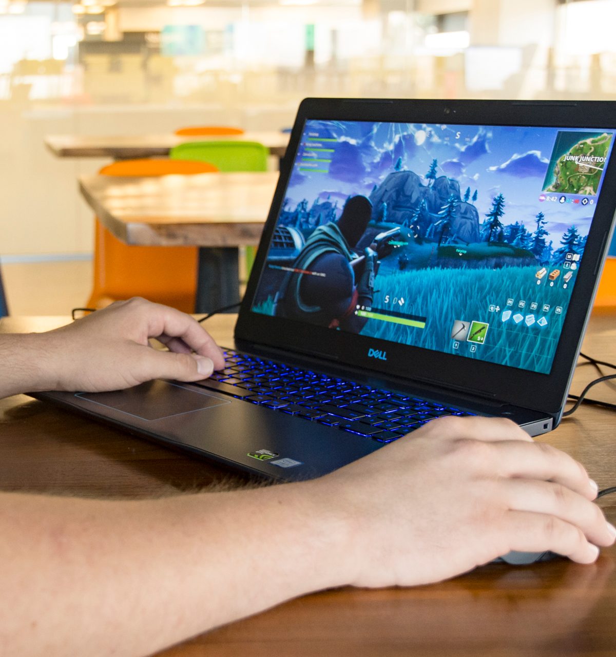Dell G3 Gaming Laptop Review | Fortnite close up