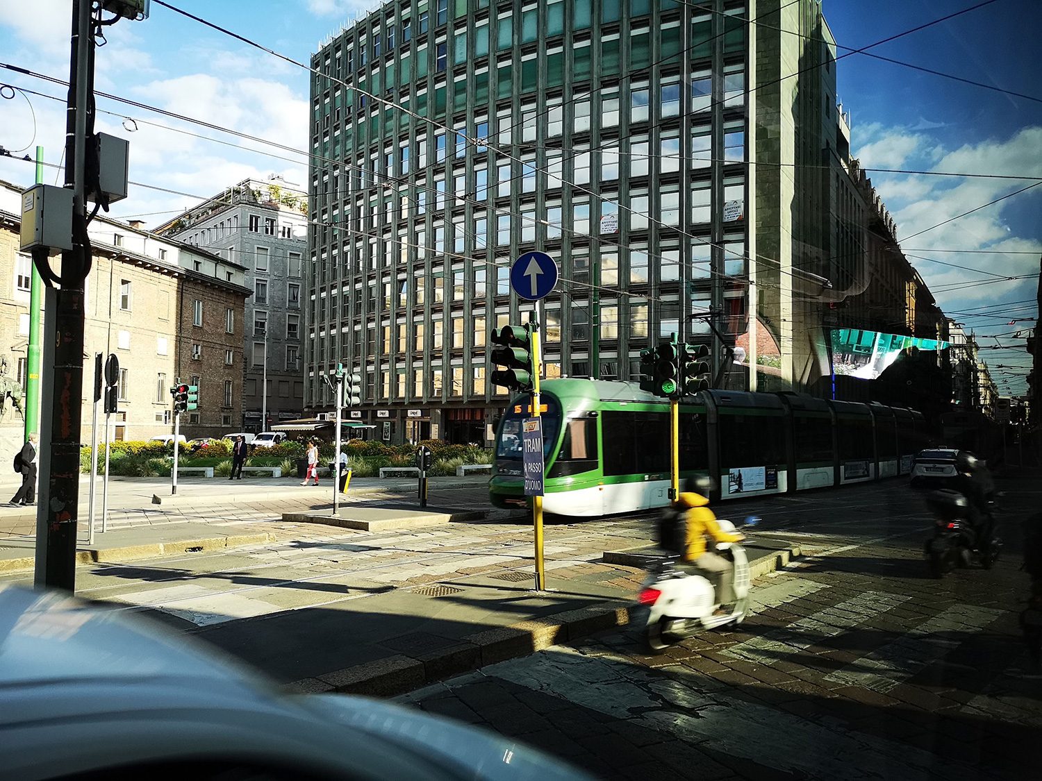 huawei p20 pro leica street photography feature tram