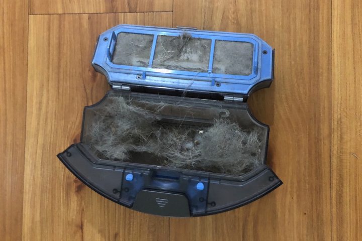 iLife A7 Robot Vacuum bin full