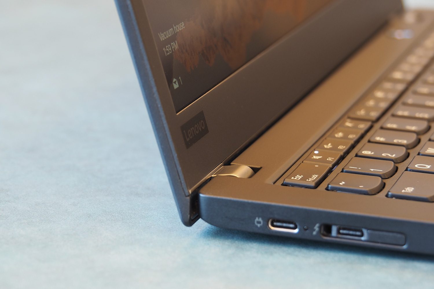 lenovo thinkpad t480s hinge close