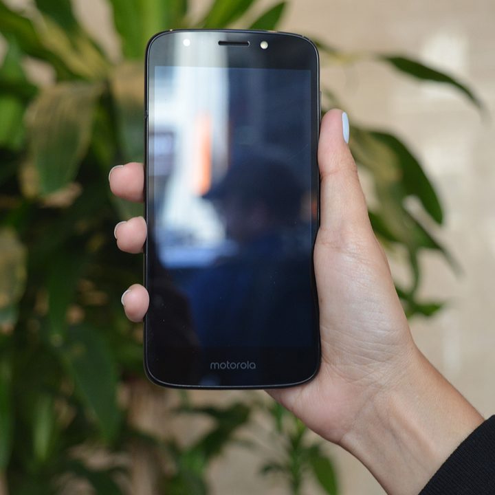 moto e5 play full in hand