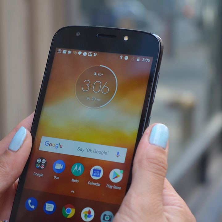 moto e5 play screen in hand