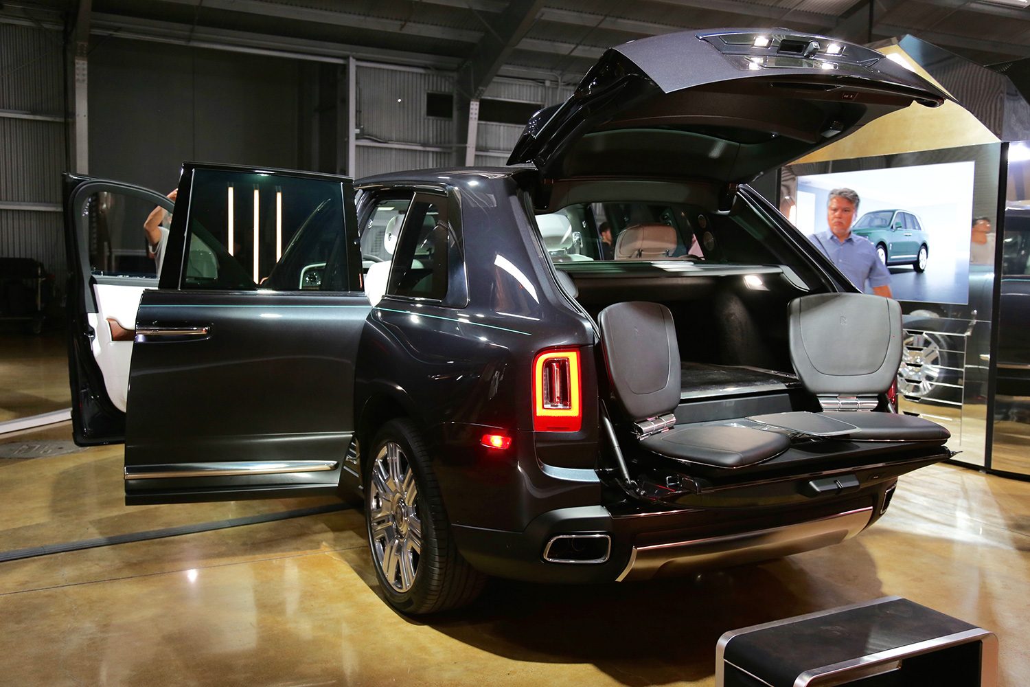 rolls royce cullinan doors open