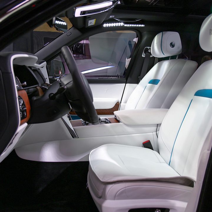 rolls royce cullinan front seat