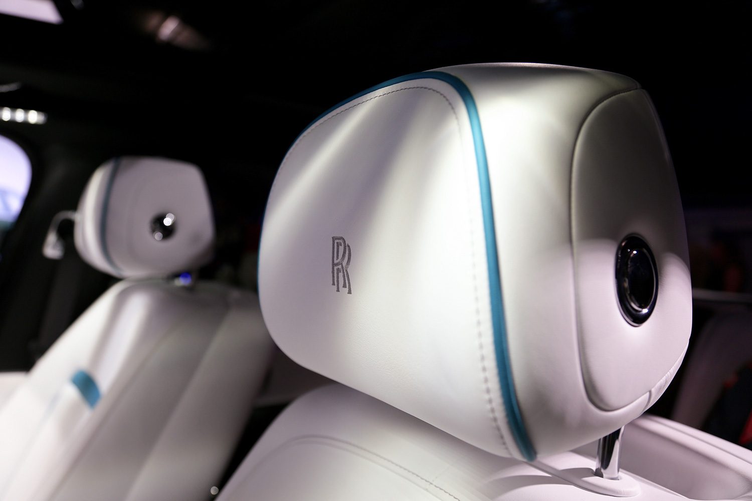 rolls royce cullinan headrest