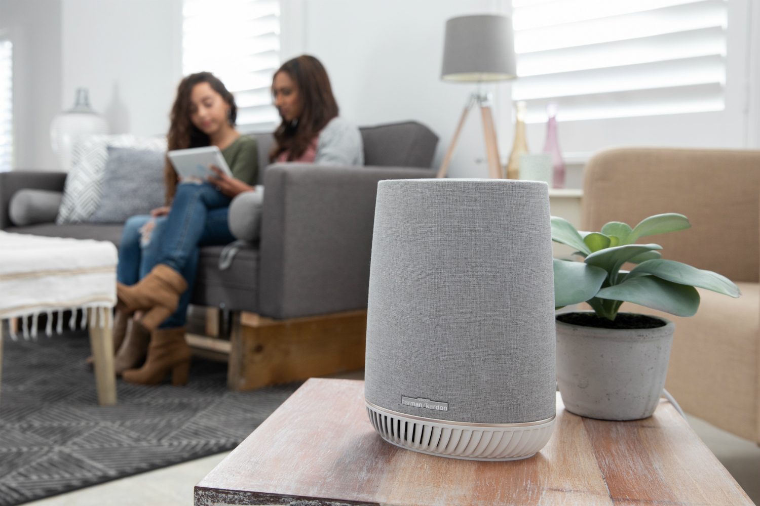 netgear orbi voice mesh wi fi speaker 2018 07 orbivoice livingroom