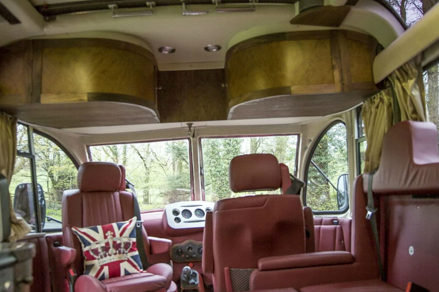 coolest bus to mobile home conversions bedfordbusinside2