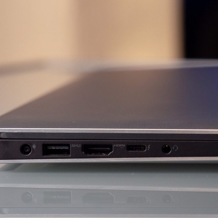 Dell XPS 15 9570 left ports