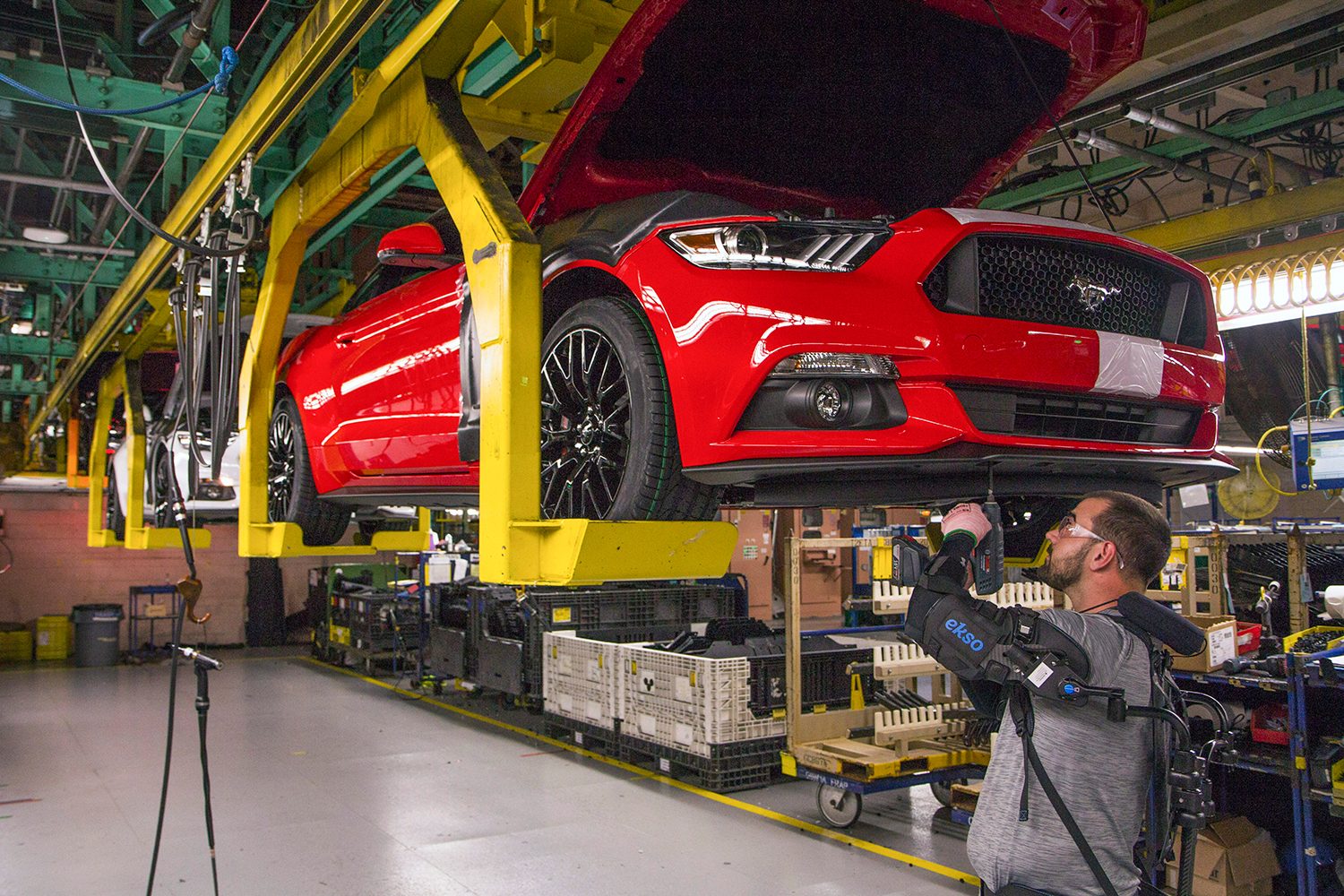 ford workers exoskeleton vests 3