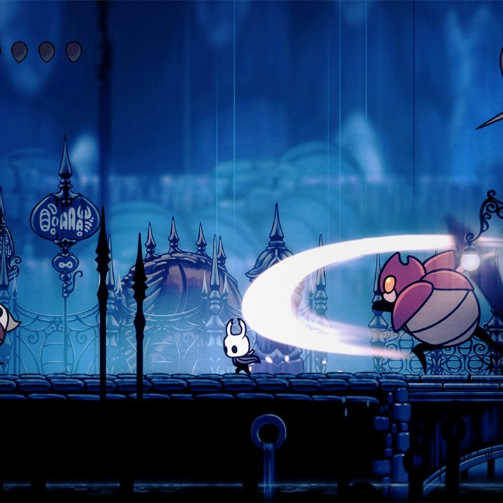 Hollow Knight avoiding a big bug's attack.
