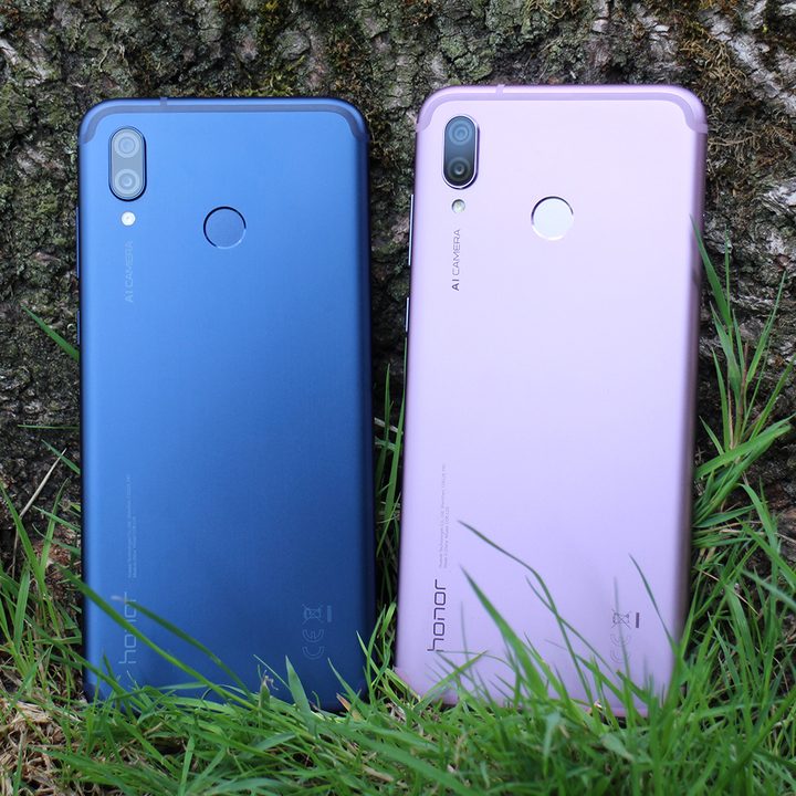 honor play blue and pink models back