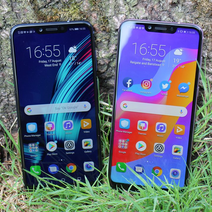 honor play blue and pink models front