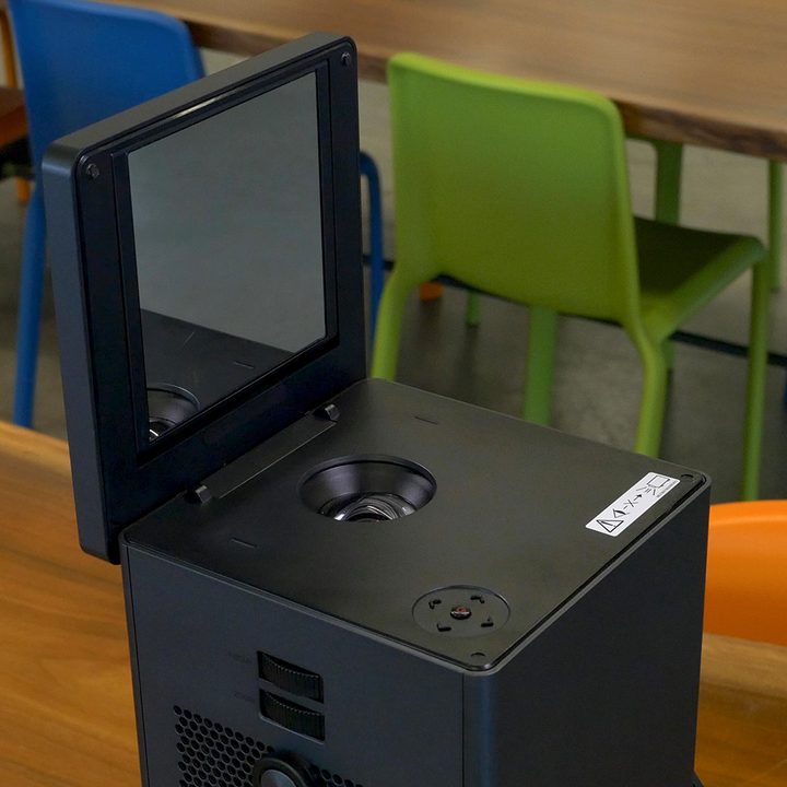 LG HU80KA projector top open