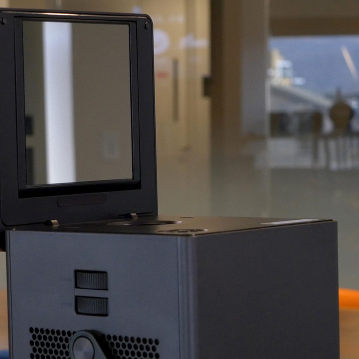 LG HU80KA projector top open close