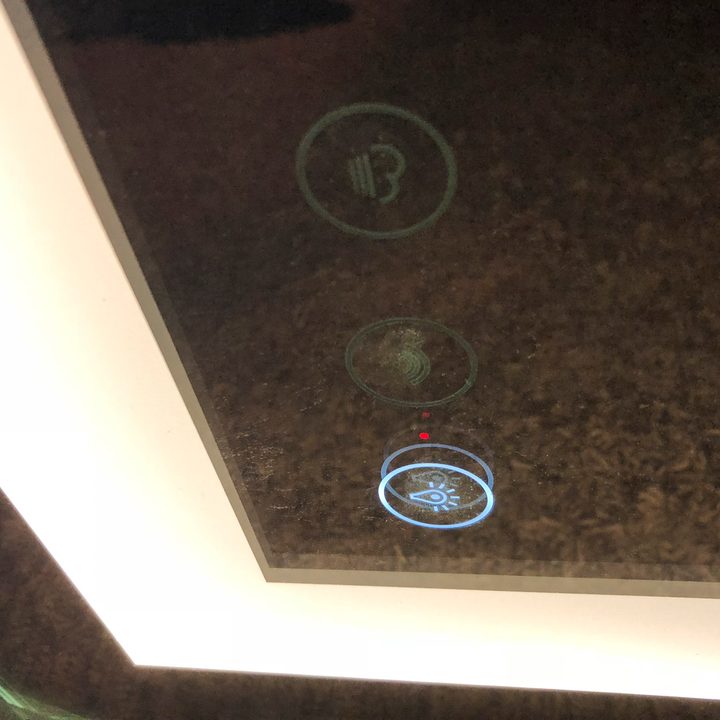 living with smart mirrors | Viio Vezzo
