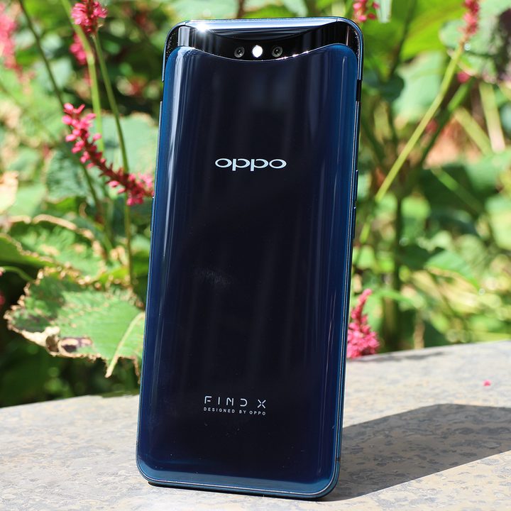Oppo Find X back standing