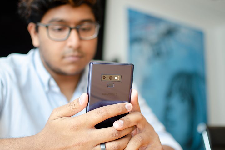 note 9 in hand
