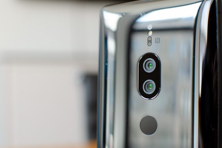 sony xperia xz2 premium lens offset