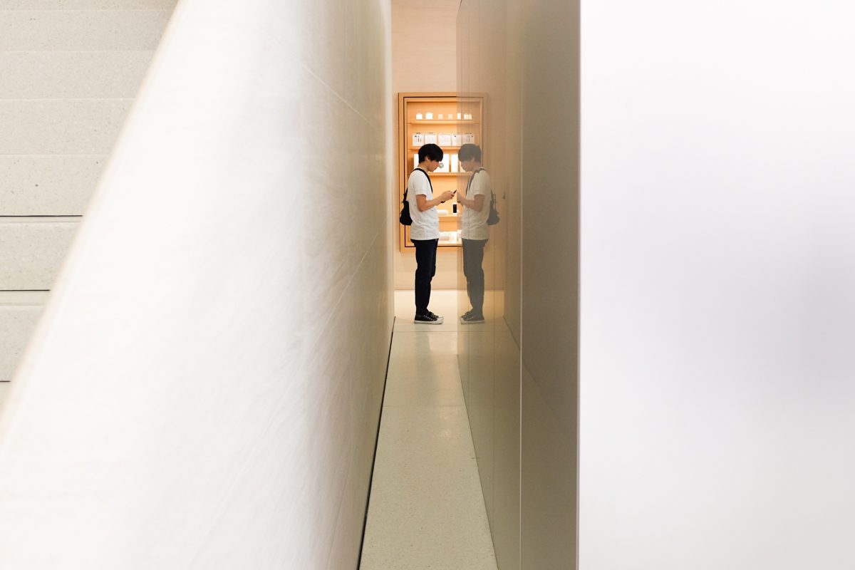 apple store opens in kyoto japan trevor mogg dt 12