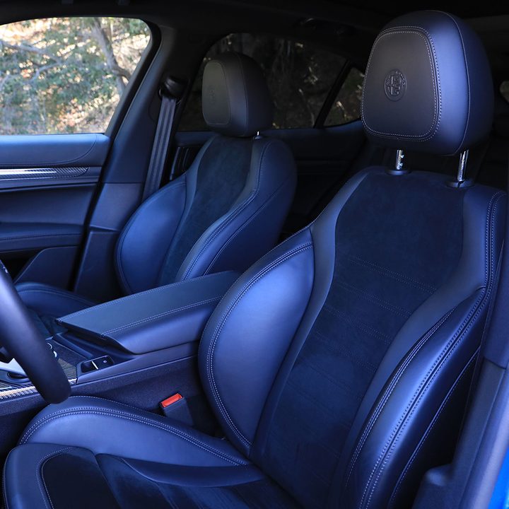 2018 alfa romeo stelvio quadrifoglio drivers seat