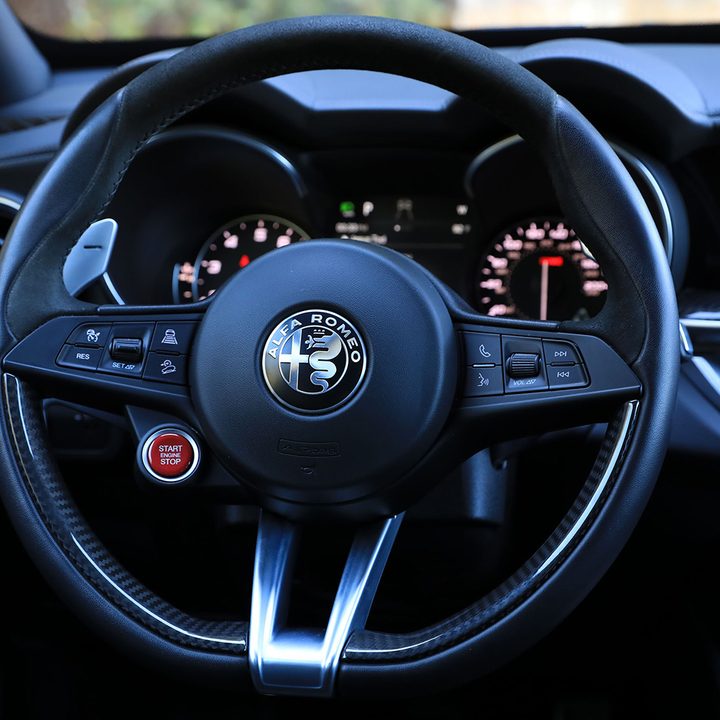 2018 alfa romeo stelvio quadrifoglio steering wheel