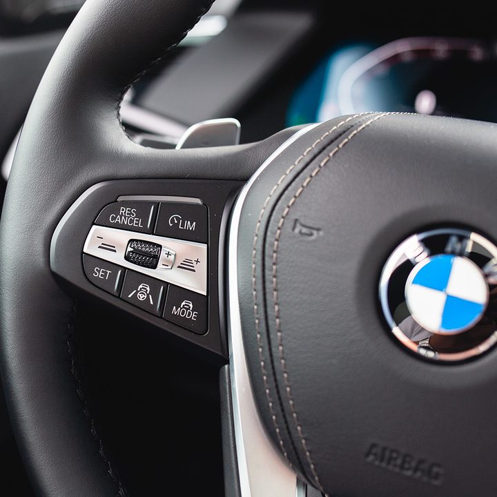 2019 bmw x5 xdrive40i review steering whee close
