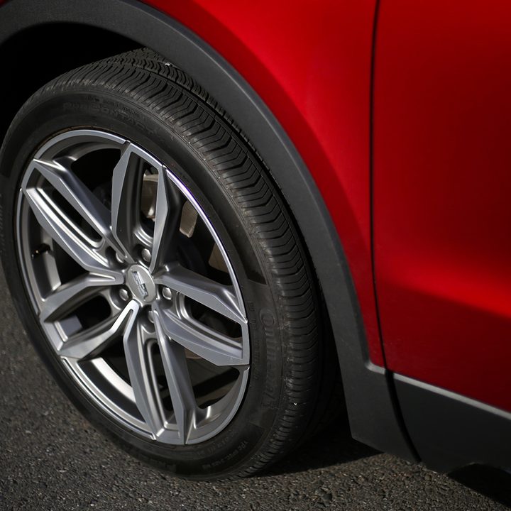 2019 cadillac xt4 left tire
