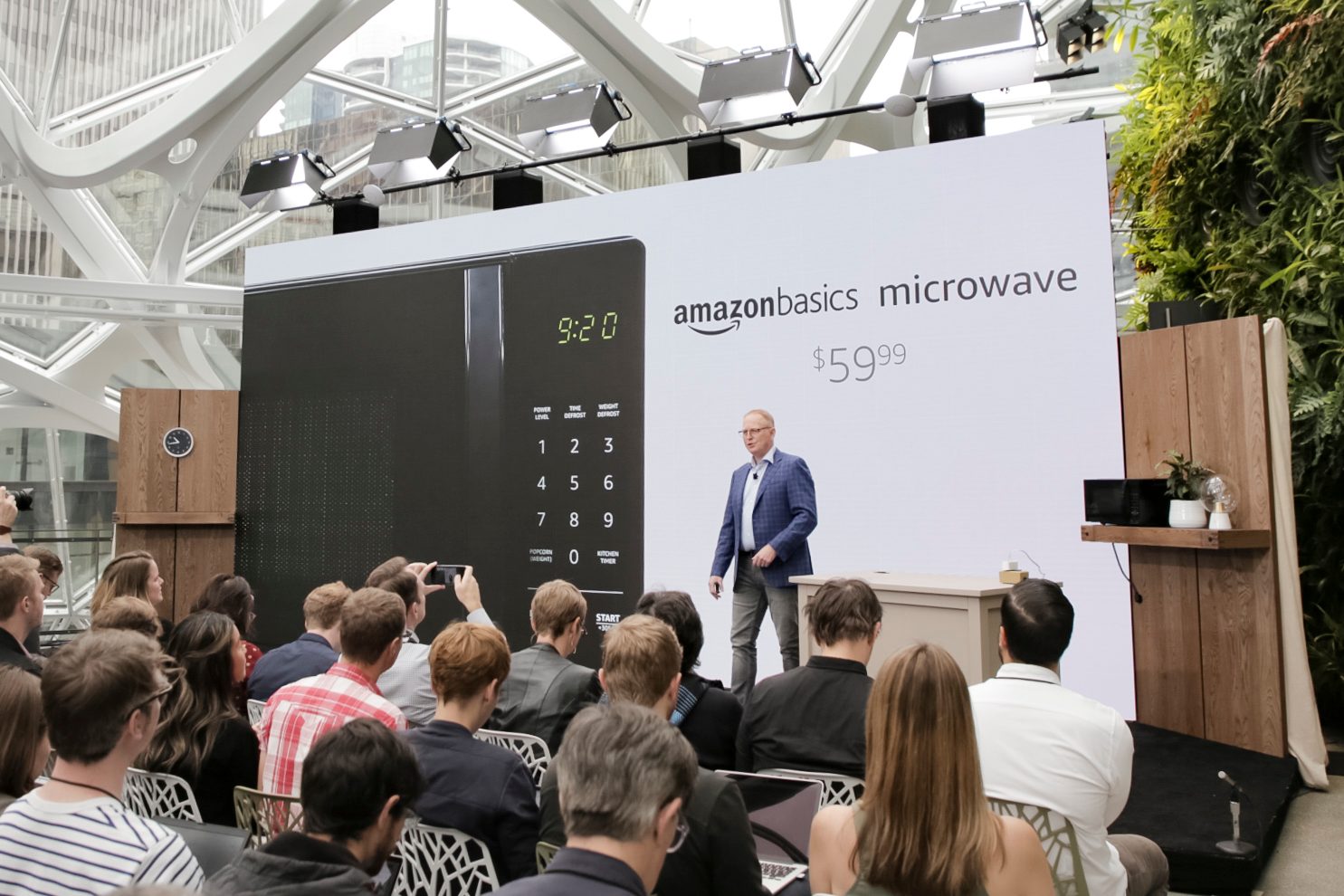 Amazon Basics Microwave