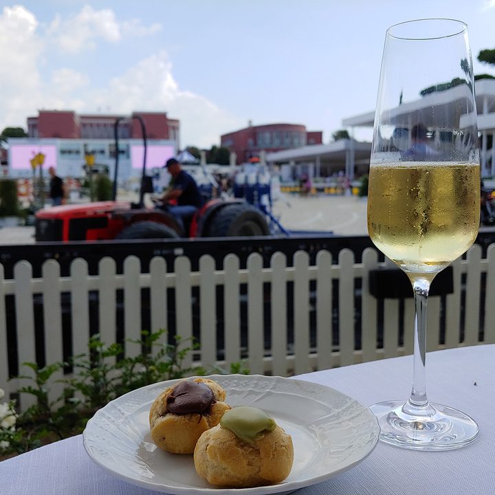 lg g7 thinq camera sample champagne