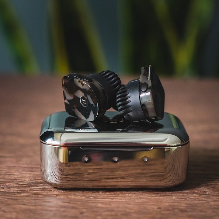 master and dynamic mw07 buds on case
