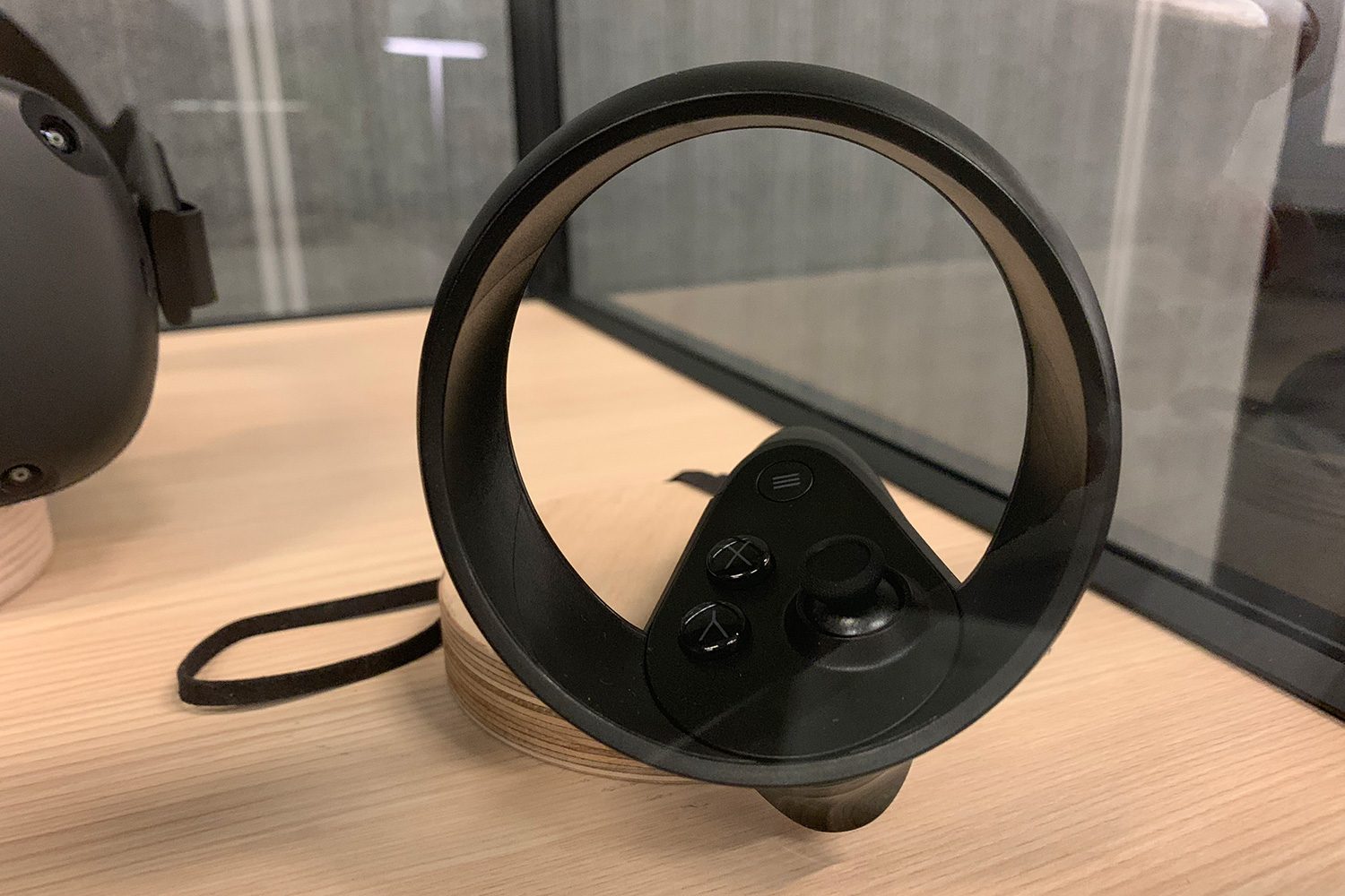 Oculus Quest front of controller