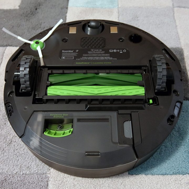 irobot roomba i7+ review bottom