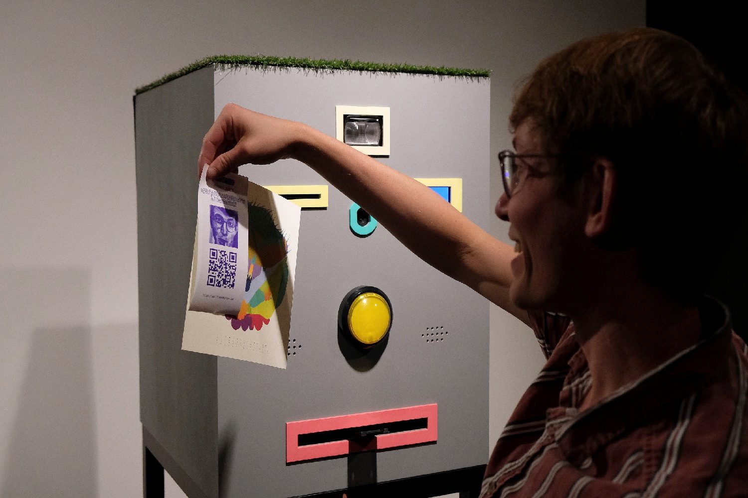 face trade selfie vending machine vendingmachine2