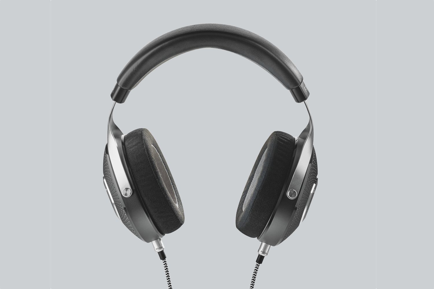 focal elegia closed back headphones 1