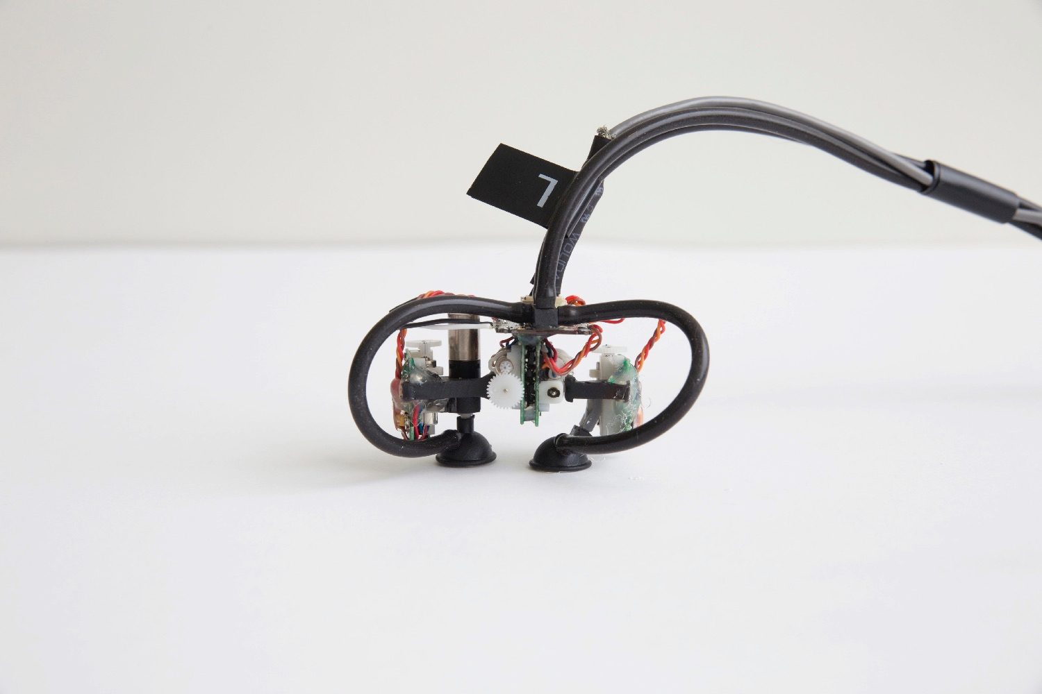skinbot robot mit wearable front