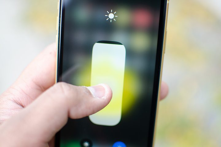 iphone xr brightness
