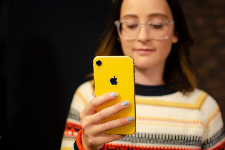iphone xr holding