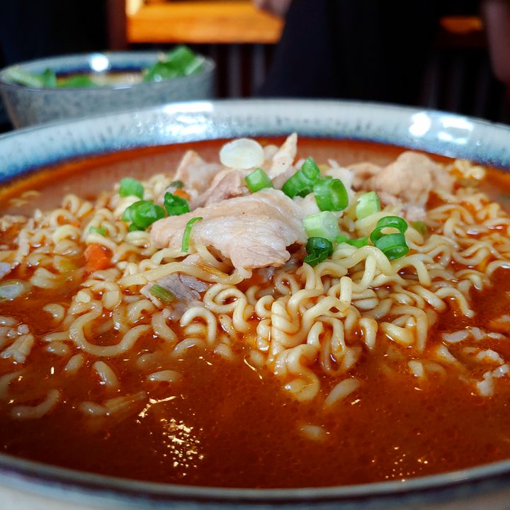 lg v40 thinq review ai cam sample ramen