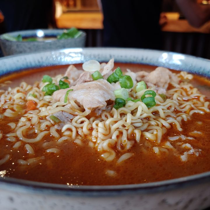 lg v40 thinq review ai cam sample ramen standard