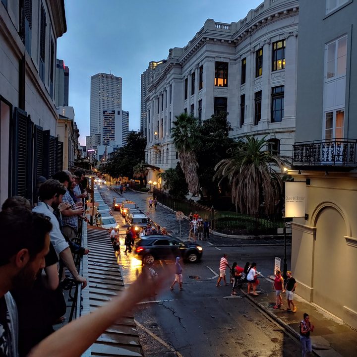 LG V40 ThinQ vs iPhone XS Max
