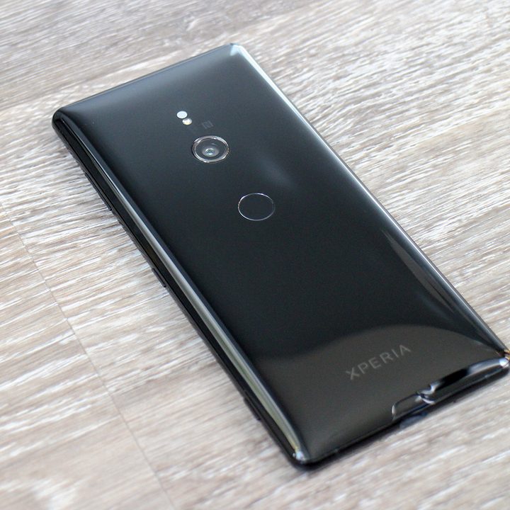 sony xperia xz3 back angle