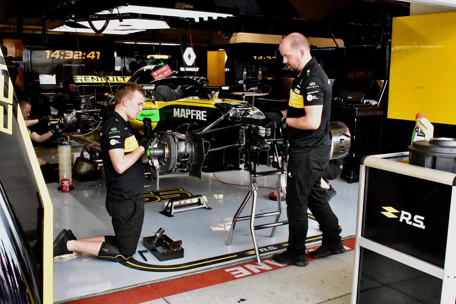 infiniti and renault sport formula one team engineering partnership f1 se 1