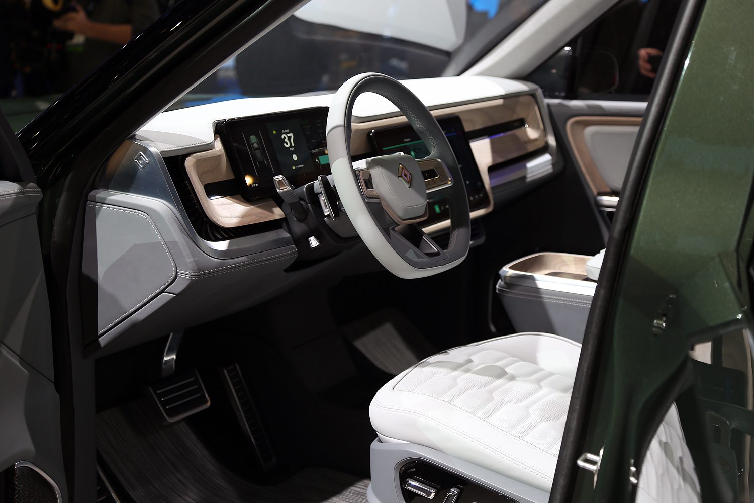 rivian r1s electric suv mb 7