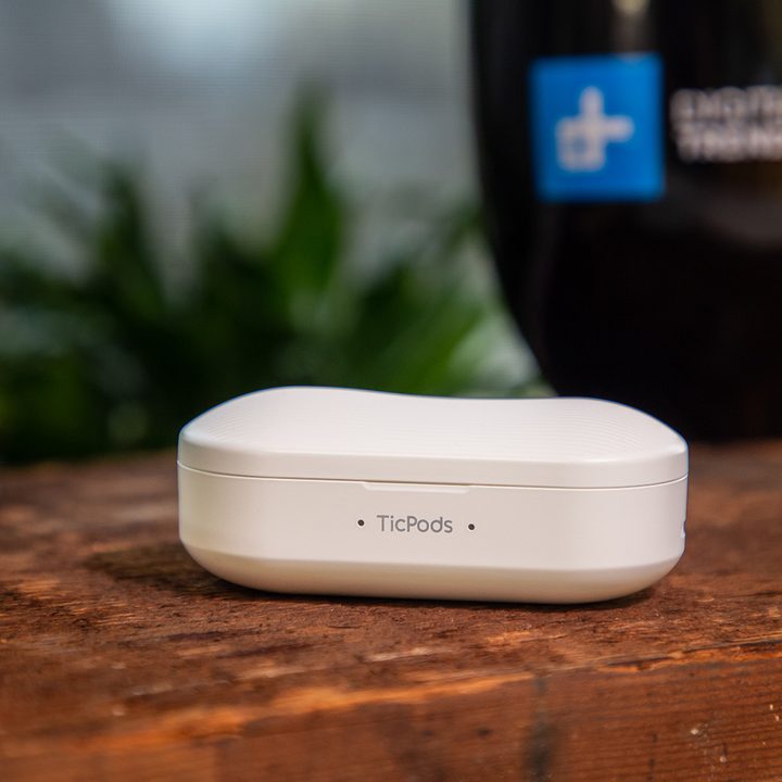 Mobvoi Ticpods Free closed case