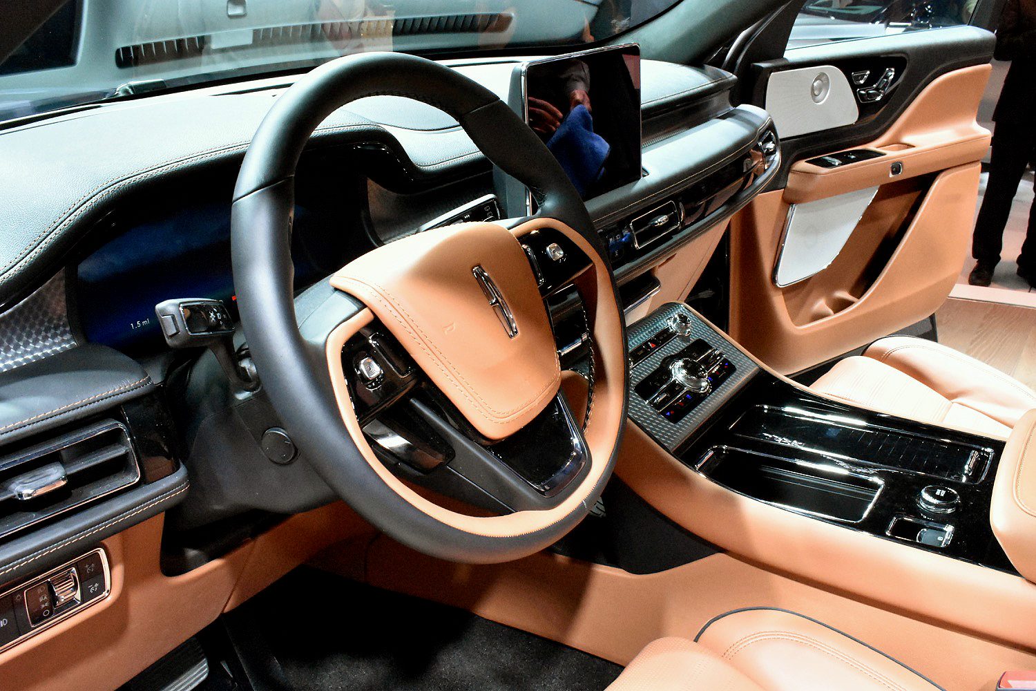 2020 lincoln aviator se live 12