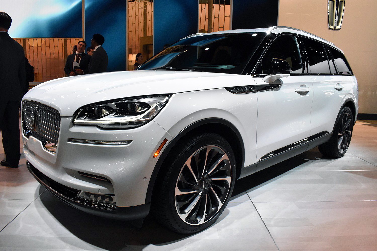 2020 lincoln aviator se live 2